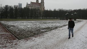 uki&scaron;kių aik&scaron;tėje purvynė telk&scaron;os iki tol, kol orai leis atsodinti žolę.