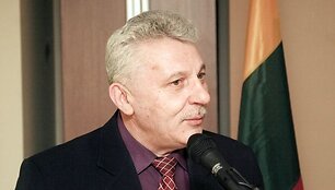 Algimantas Salamakinas