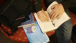 Dėl netinkamos kuprinės vaikams kyla įvairiausių sveikatos problemos.