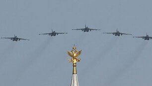 Parade dalyvauja rekordi&scaron;kai daug per laikotarpį nuo Sovietų Sąjungos žlugimo kari&scaron;kių ir karinės technikos. 