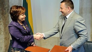 Kra&scaron;to apsaugos ministrė R.Juknevičienė ir Vilniaus miesto meras V.Navickas.