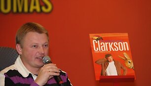 Penktadienio vakarą prekybos centre &bdquo;Panorama&ldquo; buvo pristatyta Jeremy Clarksono knyga &bdquo;Tik nestabdyk manęs!&ldquo;. 