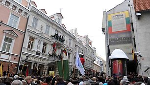 Vasario 16-osios minėjimas prie Lietuvos nepriklausomybės signatarų namų Vilniuje