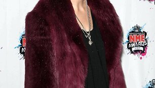 Juodaplaukė Agyness Deyn