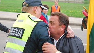 Seimo nario Petro Gražulio susirėmimas su policijos pareigūnais