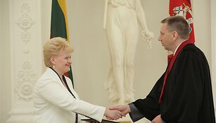 Prezidentūroje antradienį prisiekė naujasis generalinis prokuroras Darius Valys.
