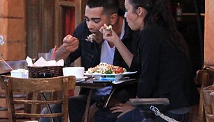 Aktorius Jesse Metcalfe su mergina Cara Santana