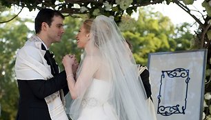 Buvusio JAV prezidento ir dabartinės valstybės sekretorės dukra Chelsea Clinton susituokė su savo ilgamečiu draugu Marcu Mezvinsky.