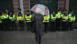 Policijos ir protestuotojų susidūrimas