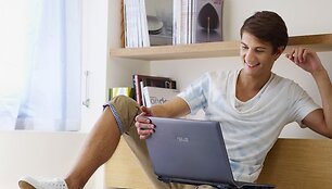 ASUS N53JN ne&scaron;iojamas kompiuteris puikiai tiks visiems, norintiems sekti Esm&eacute;e keliu &ndash; 2 mln. ta&scaron;kų integruota kamera leis filmuoti savo pasirodymus, o &bdquo;Bang & Olufsen&rdquo; garso sistema atkurs puikų garsą.