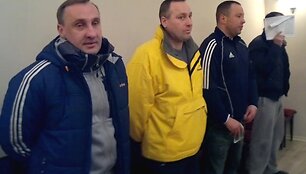 Keturi kauniečiai &ndash; (i&scaron; kairės) R.N.Žlioba, M.Žilinskas, T.Tumasonis ir E.Bilinskas, trečiadienio vakarą Vilniaus apygardos teisme i&scaron;klausė griežto nuosprendžio, tačiau laisvės kol kas neprarado.