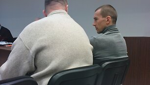 A.Masterbrockis (kairėje) ir pergalėmis bu&scaron;ido ringe i&scaron;garsėjęs V.Golubovskis iki teismo savo kaltę dėl inkasatorių plė&scaron;imo neigė, o teisme jų dar neapklausė.