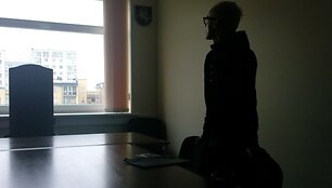Posėdis &scaron;įryt prasidėjo 25 minutėmis vėliau, nei buvo numatyta. Kol laukė teisėjos, G.Ivanauskas susimąstęs žvelgė pro posėdžių salės langą.