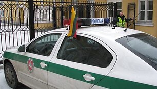 Taip papuo&scaron;ti patrulių tarnybiniai automobiliai  &ndash; kol kas neįprastas vaizdas.