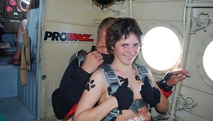 Deimantė prie&scaron; pat topless &scaron;uolį.