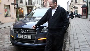 J.Kaba&scaron;insko visureigį puo&scaron;ė i&scaron;skirtiniai numeriai.