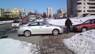 JAV registruotas &bdquo;Lexus&ldquo; ant &scaron;aligatvio
