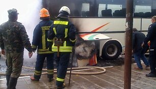 Degantis autobusas
