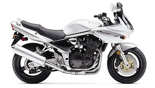 Suvaldyti galingam &bdquo;Suzuki GSF-1200&ldquo; reikia &scaron;altos galvos.