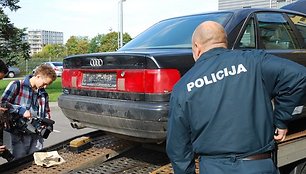 Mašinvagių profesionaliai „tiuninguotas“ automobilis „Audi S6“