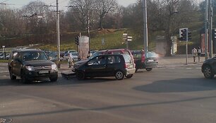 Įvykio vietoje: avarija sukėlė eismo chaosą.