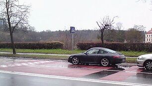 Pažeidėjo 2006 metų laidos kupė &bdquo;Porsche 911 Carrera 4S&ldquo;. 