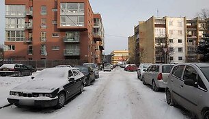 Pensininkų ma&scaron;ina judėjo Sakalų gatve.