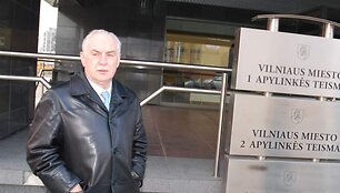Į naująjį Seimą nei&scaron;rinktas eksparlamentaras A.Sadeckas prie&scaron; teismą džiaugėsi, kad dabar byloms galės skirti daugiau laiko, tačiau posėdžio metu persigalvojo.