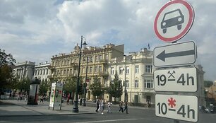 Įvažiuoti į Gedimino prospekto pradžią i&scaron;eiginėmis apskritai yra draudžiama