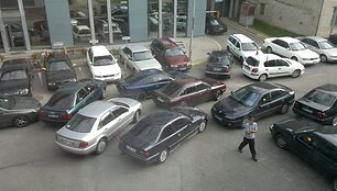 Sugrūsti automobiliai