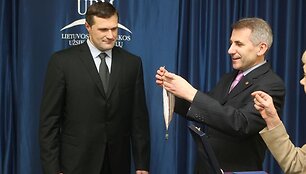 Virgilijų Alekną apdovanojo Užsienio reikalų ministras Vygaudas U&scaron;ackas 