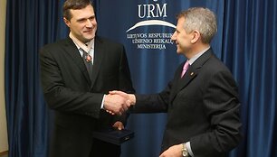 Virgilijų Alekną apdovanojo Užsienio reikalų ministras Vygaudas U&scaron;ackas 