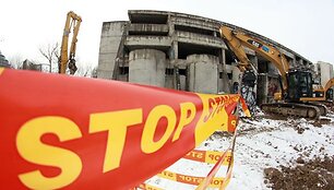 Kelis de&scaron;imtmečius stovėjęs apleistas statinys i&scaron;nyks.