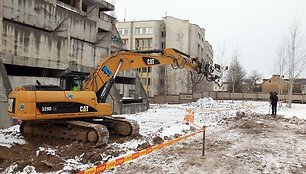 Kelis de&scaron;imtmečius stovėjęs apleistas statinys i&scaron;nyks.