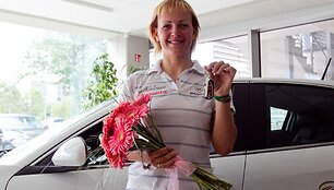 Simona Krupeckaitė važinės nauju automobiliu.