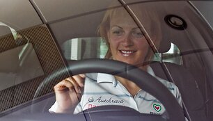 Simona Krupeckaitė važinės nauju automobiliu.