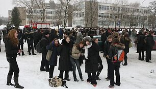 Dėl sprogimo grėsmės Vilniaus gimnazijos evakuacija