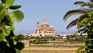 Malta alsuoja giliomis tradicijomis ir tikėjimu.