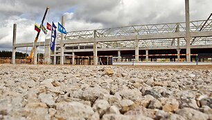 Būsimoje IKEA parduotuvės vietoje įkasta simbolinė kapsulė.