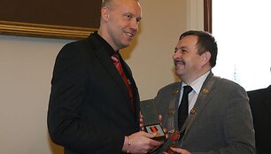 Vilniaus miesto meras Vilius Navickas apdovanojo "Lietuvos ryto" komandą