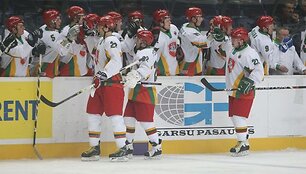 9:3 Lietuvos ledo ritulio rinktinė sutriu&scaron;kino savo varžovus ir i&scaron;kovojo pirmąją pergalę.