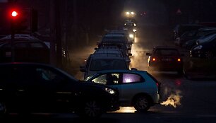 Miestas tir&scaron;to rūko jūroje