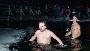 Naktinės maudynės stebuklingame vandenyje 2022