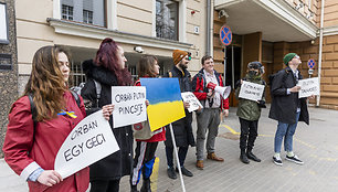 Protestas prie Vengrijos ambasados