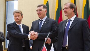 Socialdemokratai, &bdquo;darbiečiai&ldquo; ir &bdquo;tvarkiečiai&ldquo; pasira&scaron;ė koalicijos sutartį.