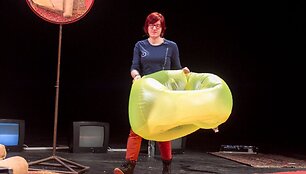 Po paskutinio &bdquo;Shopping and fucking&ldquo; spektaklio įvyko rekvizito aukcionas.
