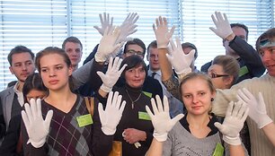 Seimas sprendžia dėl trijų &bdquo;darbiečių&ldquo; teisinės neliečiamybės naikinimo teisinės neliečiamybės naikinimo
