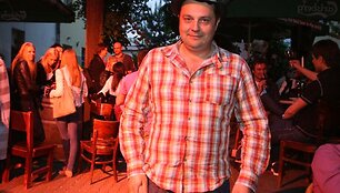 Architektas Džiugas Mickevičius rausvojo vyno degustacijoje.