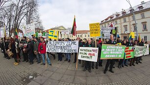 Mitingas prie&scaron; skalūnių dujas.