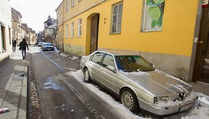Apgadintas automobilis Vilniaus Ligoninės gatvėje.